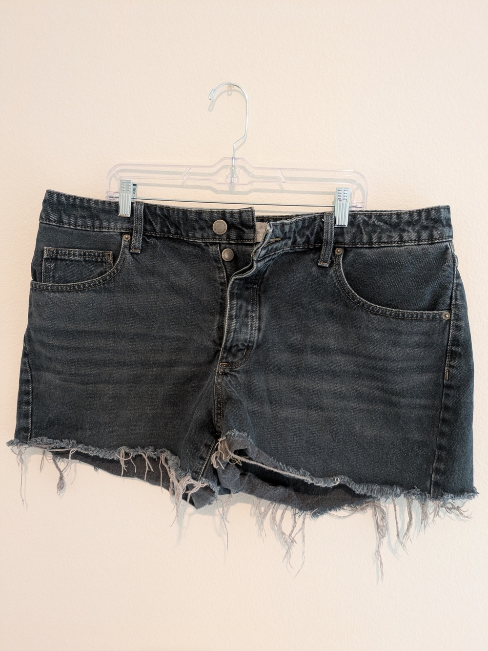 Universal Thread Size 17 Black Denim Frayed Hem Women's Shorts